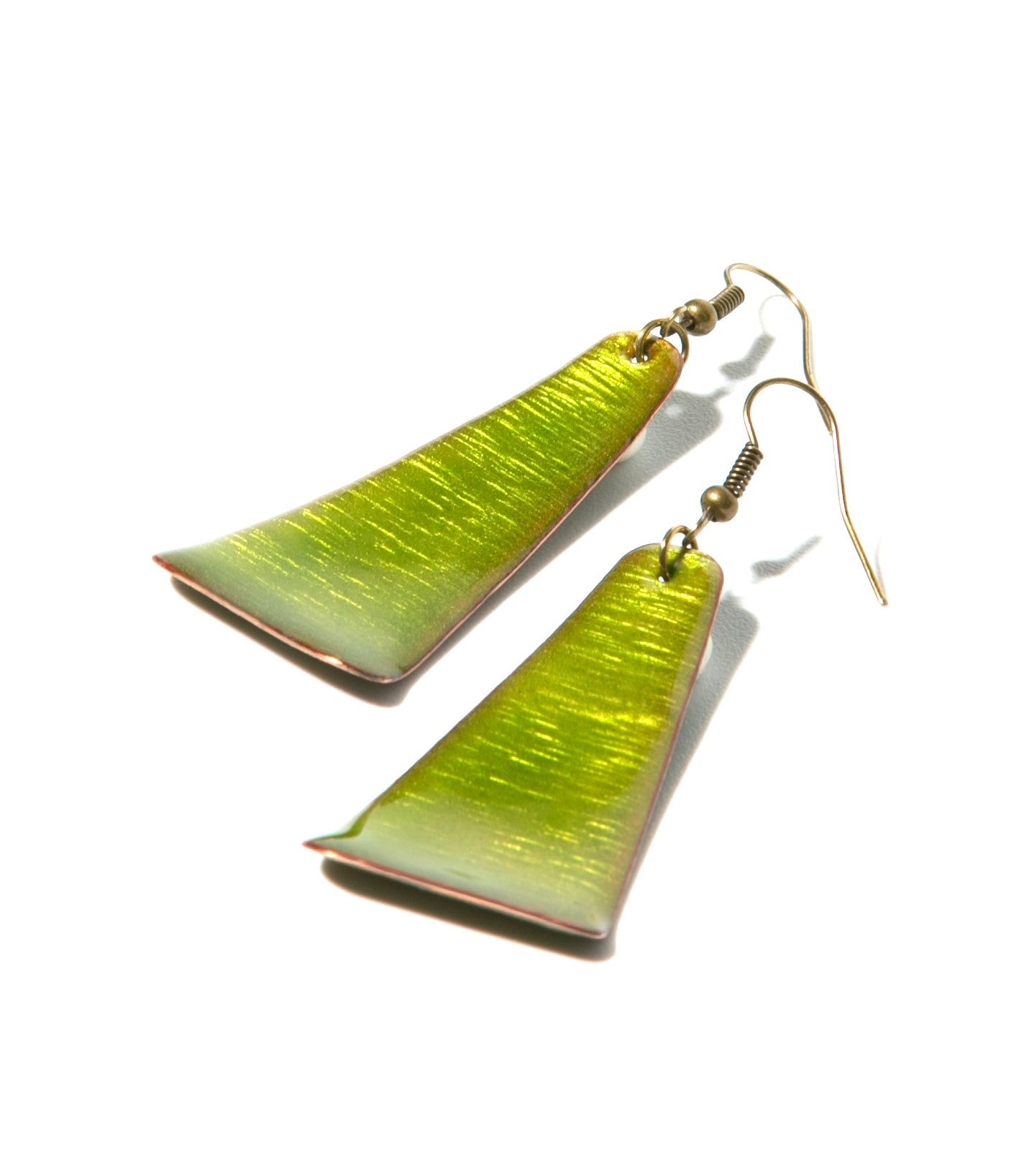 Zagara - világoszöld kalapált tűzzománc fülbevaló