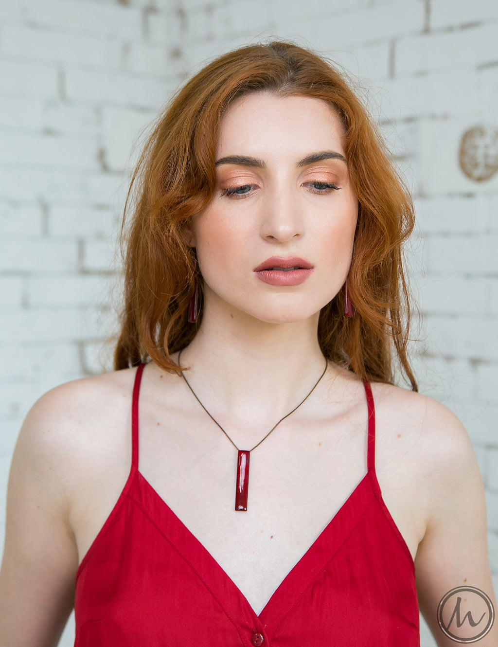 Almendra - hosszúkás tűzzománc fülbevaló rubinvörös