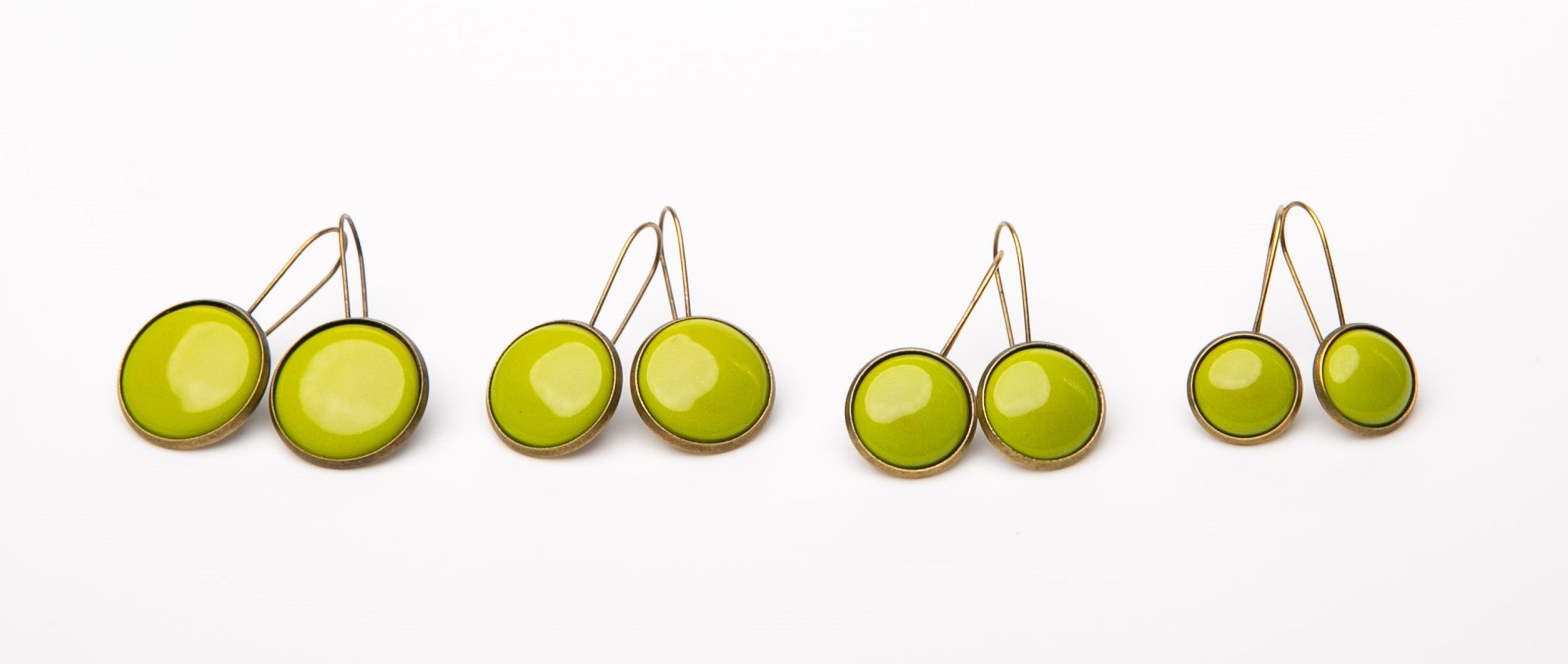 Kapcsos tűzzománc fülbevaló zöld színekben