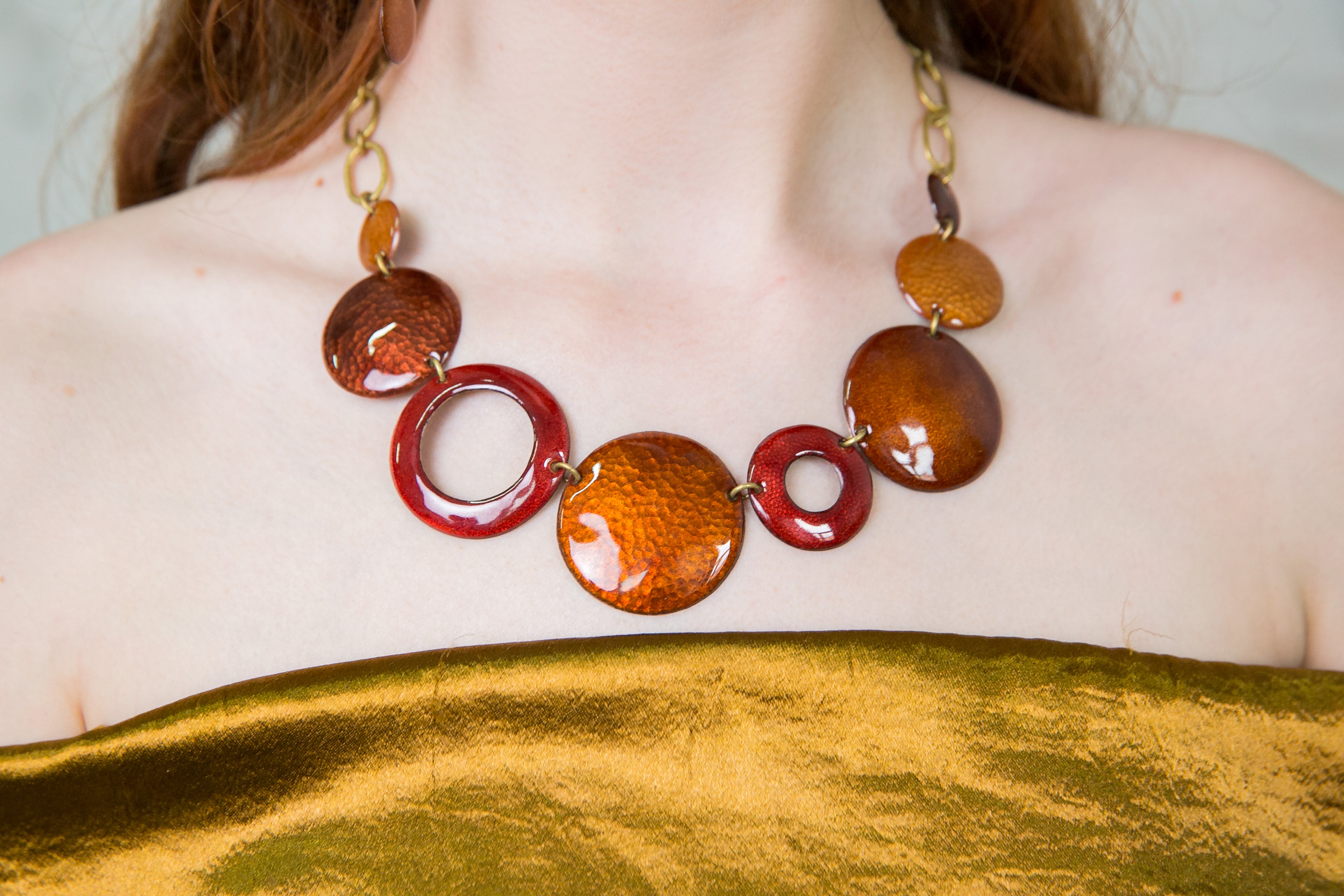 Maraschino - egyedi tűzzománc nyakék terrakotta-vörös árnyalatokban