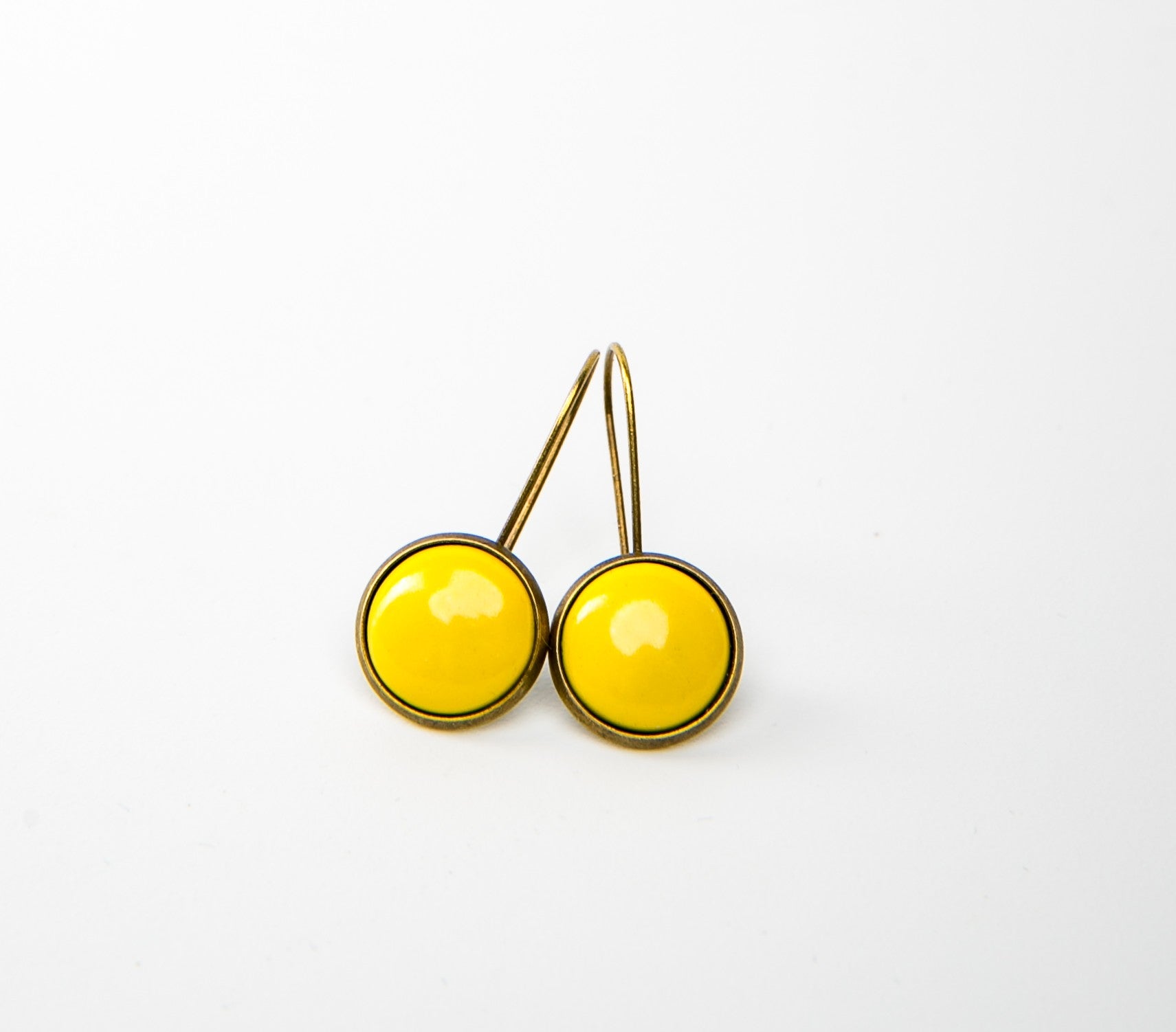 Kapcsos tűzzománc fülbevaló okkersárga