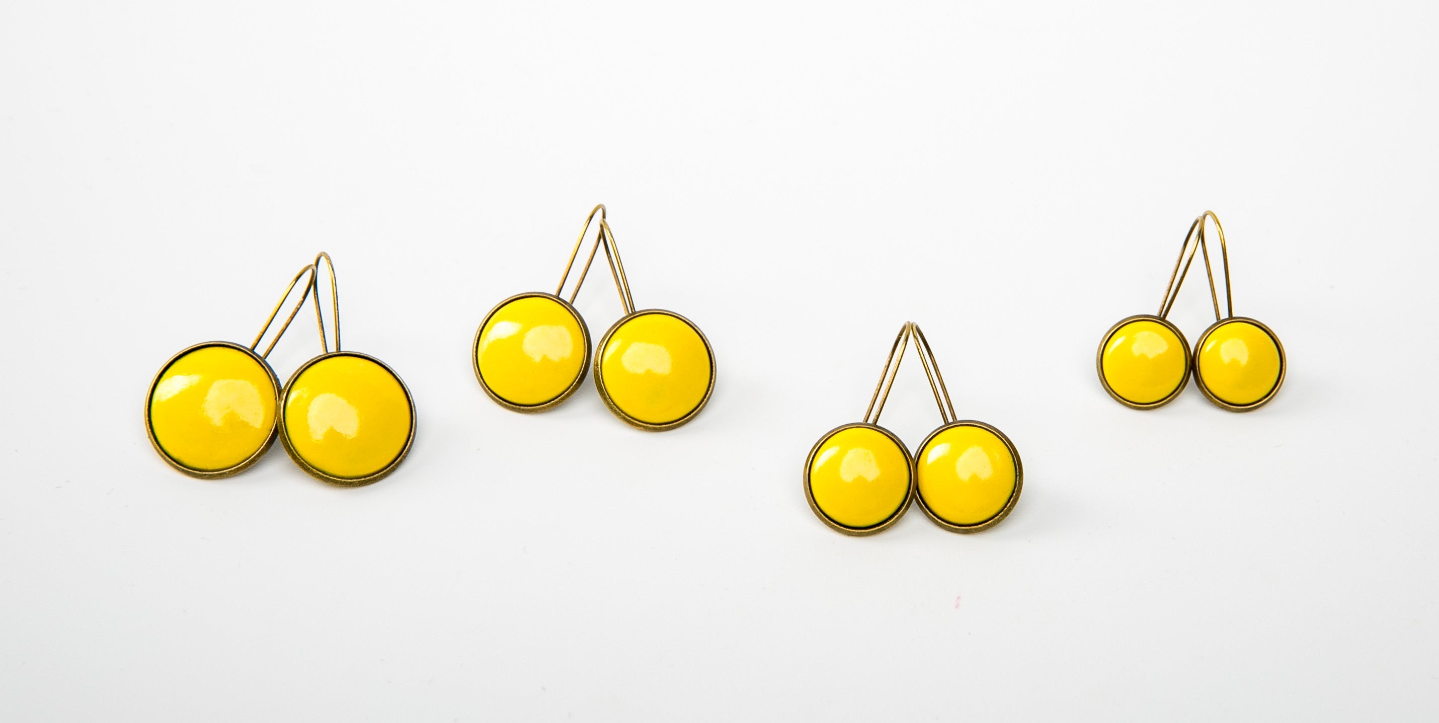 Kapcsos tűzzománc fülbevaló okkersárga