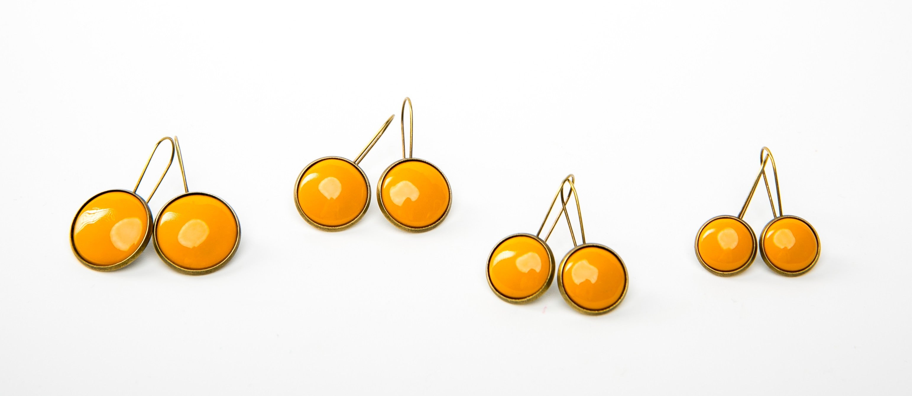 Kapcsos tűzzománc fülbevaló okkersárga