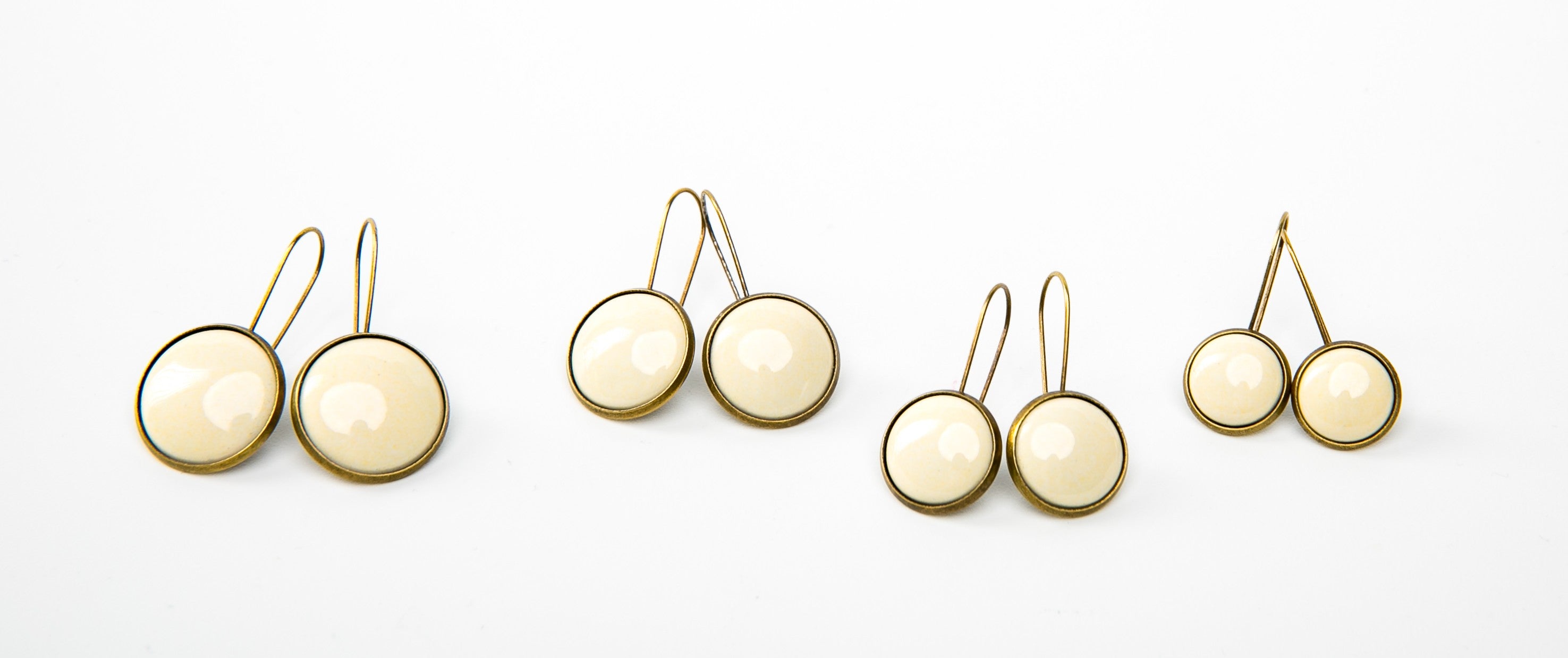 Kapcsos tűzzománc fülbevaló okkersárga