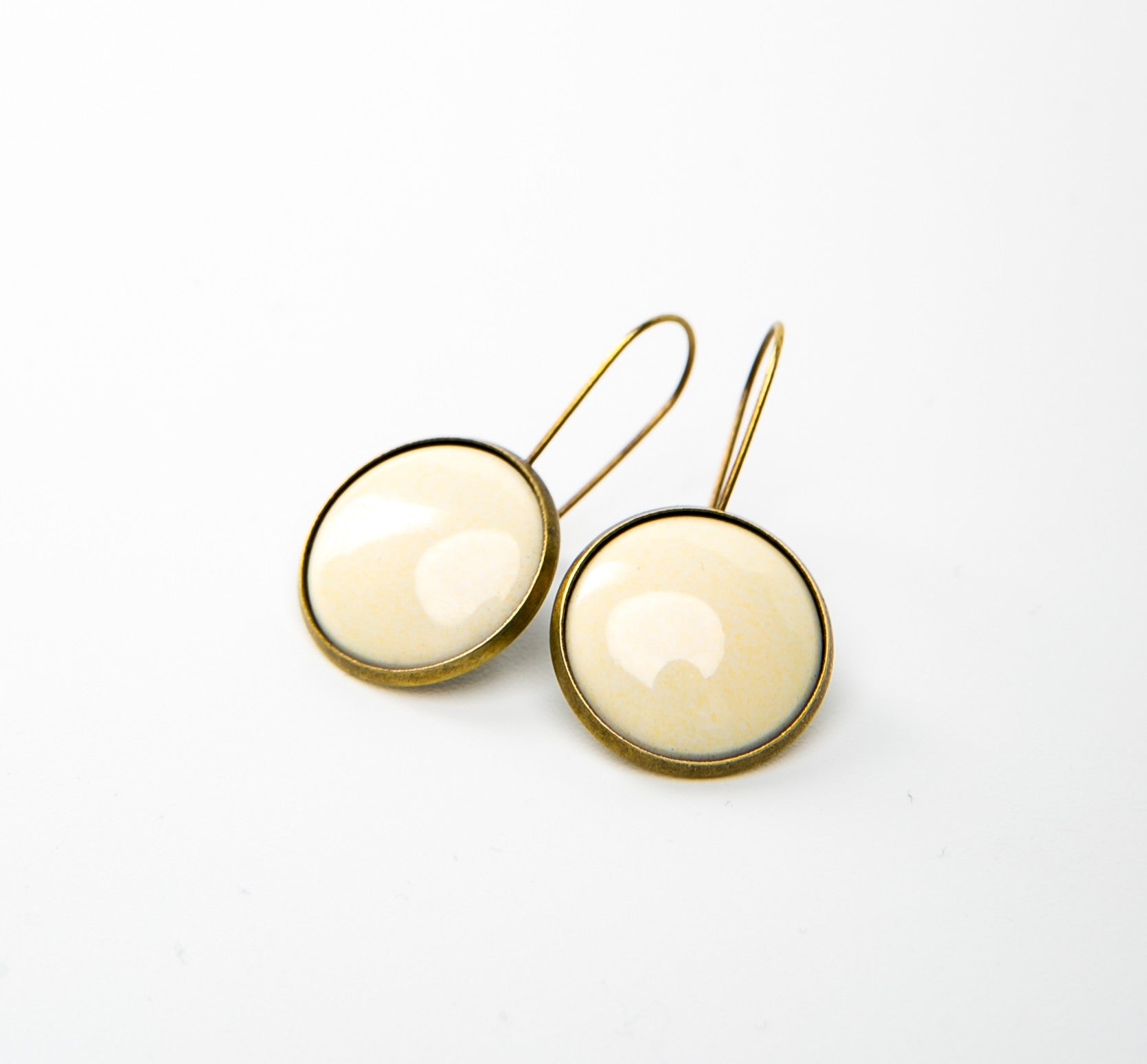 Kapcsos tűzzománc fülbevaló okkersárga